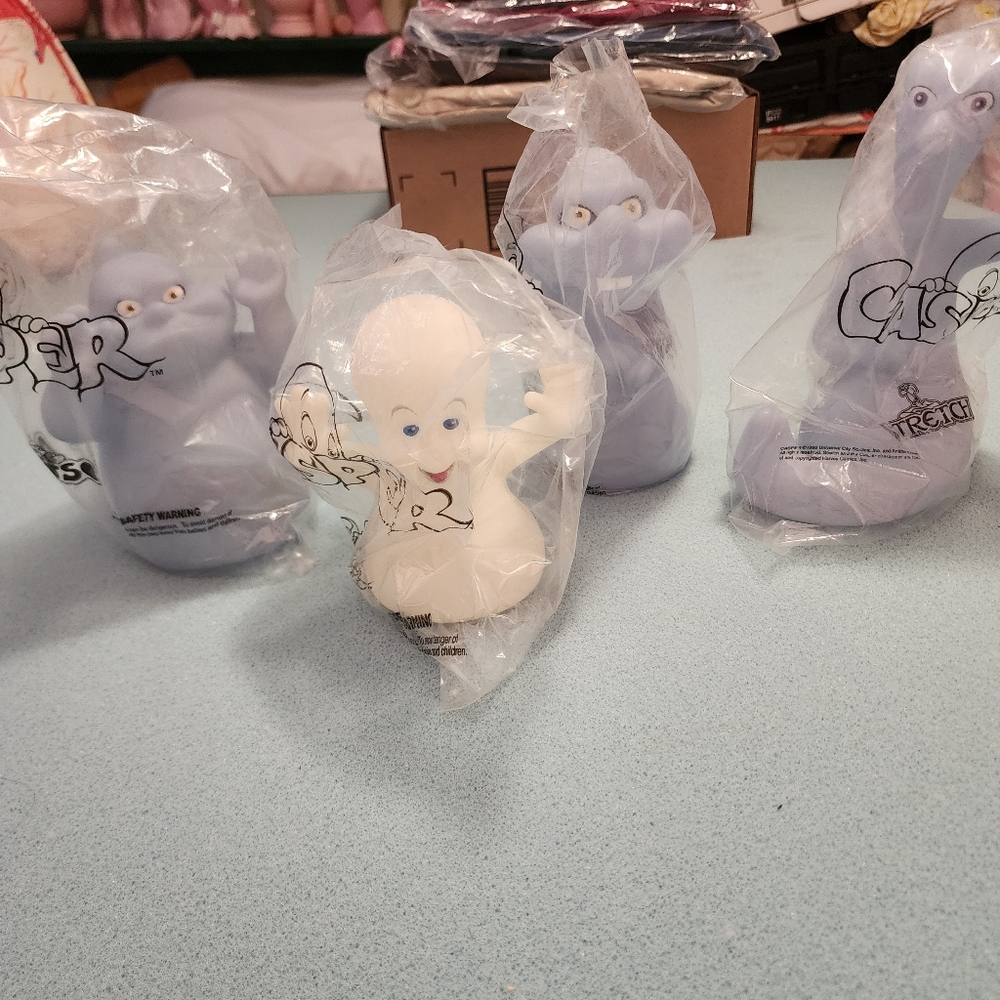 Decorative 4 plastic ghosts
